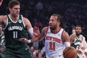 太狠了！金州勇士集结日绝杀压哨密尔沃基雄鹿集结日刷新队史纪录，今夜密尔沃基雄鹿备战社区盾 